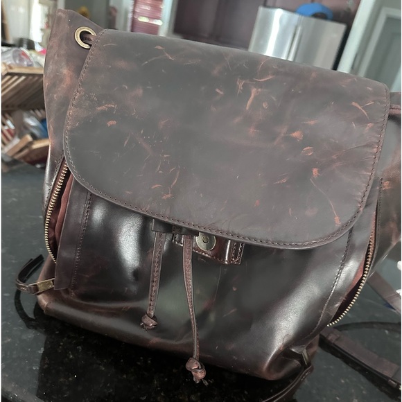 Tote/back pack brown vintage looking ! It’s an amazing multi use bag - Picture 5 of 5